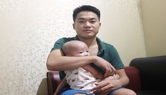 Ông bố đập sữa trong siêu thị bị phạt 9 tháng tù treo