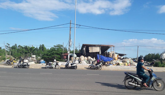 Mổ cấp cứu bệnh nhân bị máy nghiền phế liệu cắt đứt 2 chân