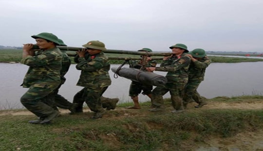Phát hiện bom khủng dưới dòng sông