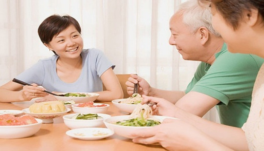 Băn khoăn vì chăm sóc sức khỏe người già?
