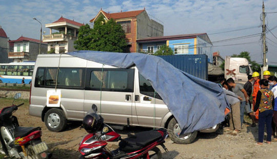 Nam Định: Tàu hỏa đâm ô tô trên cung đường “tử thần”