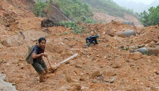Nam Trung bộ: Thủy lợi xả lũ, hạ du lại ngập nặng, lại có người chết