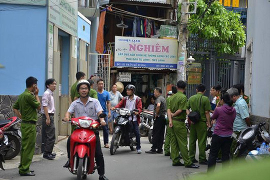 Nổ ở trung tâm chế phẩm sinh học do dùng xăng lau nhà còn hút thuốc