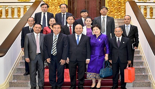 Thủ tướng Nguyễn Xuân Phúc tiếp Bộ trưởng Phủ Thủ tướng Lào