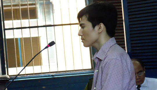 Mang xăng đốt người yêu vì đòi chia tay