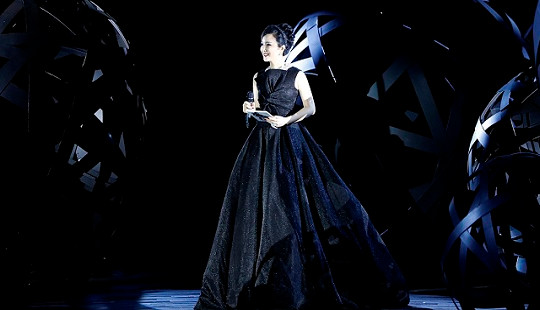 Hoa hậu Giáng My: Từ thảm đỏ sang chảnh đến lộng lẫy bí ẩn dẫn chương trình