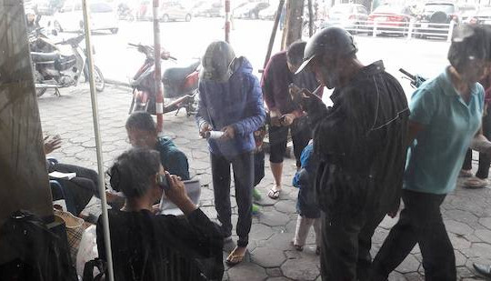 Mua vé tàu Tết “chợ đen” hành khách không được lên tàu