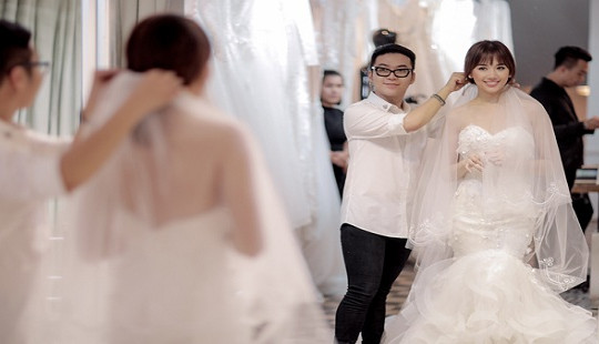 Ngây ngất trước loạt ảnh Trấn Thành và Hari Won đi thử trang phục cưới
