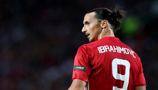Zlatan Ibrahimovic chính thức ký thêm hợp đồng với MU