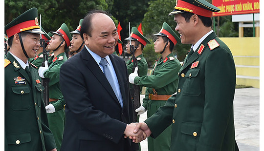 Thủ tướng thăm Lữ đoàn bảo vệ tuyến đảo Đông Bắc Tổ quốc