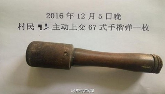 Hy hữu người nông dân dùng lựu đạn làm chày suốt 25 năm