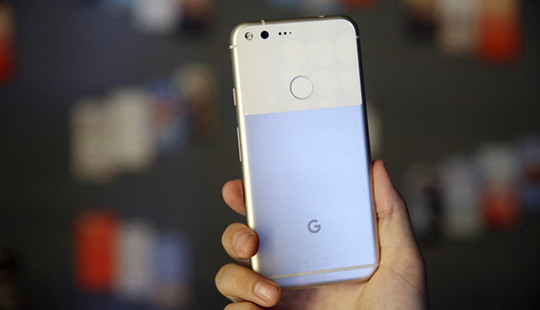 Điện thoại Pixel sao chép cả… sự cố pin trên iPhone của Apple
