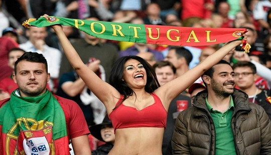 Những bóng hồng “bỏng mắt” trên khán đài năm 2016