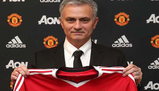 Mourinho lập kỷ lục bất bại giúp MU trở lại quỹ đạo chiến thắng