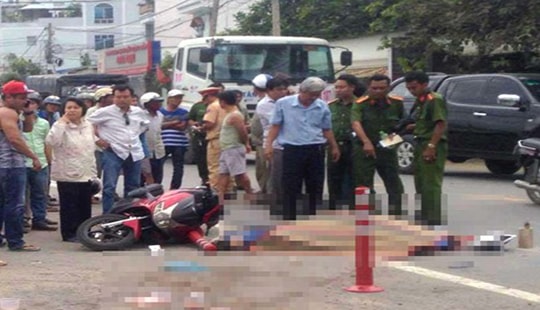 TP.HCM: Va chạm với xe ben, nam sinh tử vong thương tâm