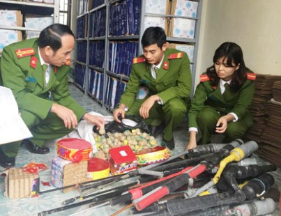 Thanh Hóa: Bắt và vận động giao nộp súng, pháo, đồ chơi nguy hiểm