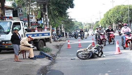 Đắk Lắk: Xe máy tông nhau, hai người bị thương nặng