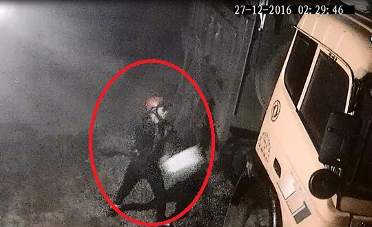 Truy tìm kẻ phóng hỏa đốt xe trong đêm bị camera ghi lại