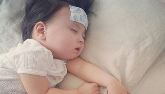 Phòng bệnh cho trẻ giữa thời tiết nồm ẩm
