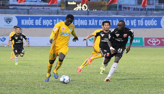 Tiền đạo Omar bị “treo giò” 8 trận, phạt 30 triệu đồng