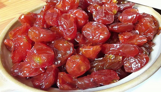 Mứt cà chua bi: Thêm món mứt cho ngày tết đỏ rực rỡ
