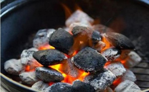 Hà Tĩnh: Bé sơ sinh tử vong do đốt than củi sưởi ấm
