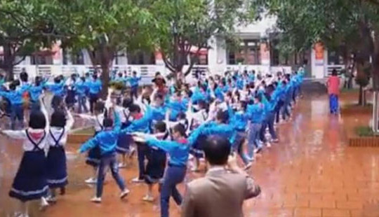 Màn nhảy Cha cha cha gây "sốt" của học sinh Thái Bình
