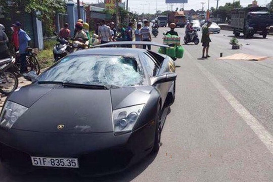 Siêu xe Lamborghini của đại gia tông chết người đi bộ