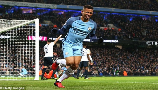 Man City-Tottenham: Pep đánh rơi...vàng
