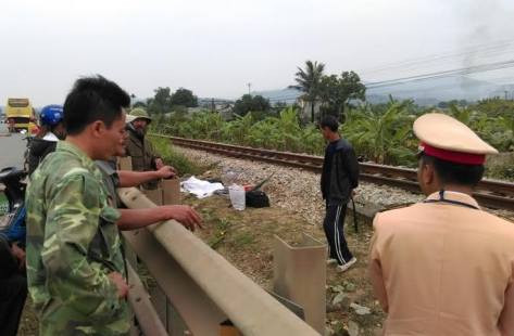 Trên đường về quê ăn Tết, một hành khách bị tàu tông tử vong