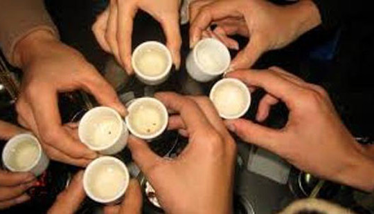 Khuyến cáo của Bộ Y tế về rượu bia ngày Tết