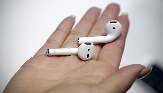 Apple phát hành bản cập nhật firmware đầu tiên cho AirPods