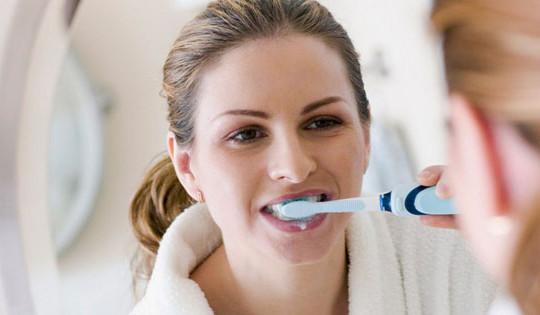 Những thói quen sai lầm gây tổn hại cho răng