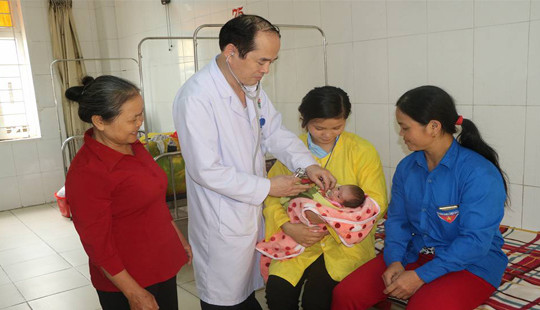 Hà Tĩnh: Cứu sống mẹ con bị tai biến sản giật nguy hiểm