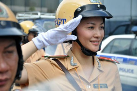 Cười có cần phải tập?