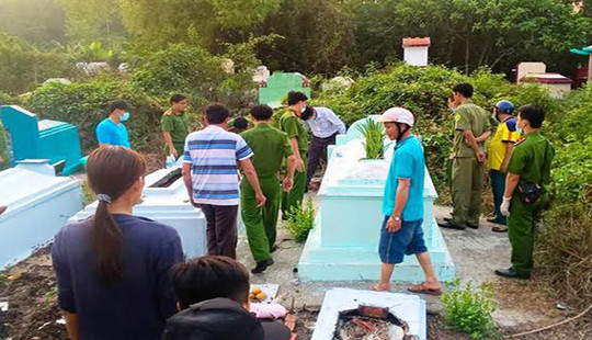 Cà Mau: Lỡ tay làm chết con, mẹ mang vào chùa chôn vì sợ chồng biết