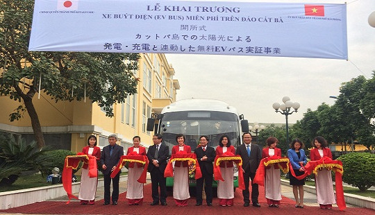 Hải Phòng: Thử nghiệm xe buýt điện không thu phí tại Cát Bà