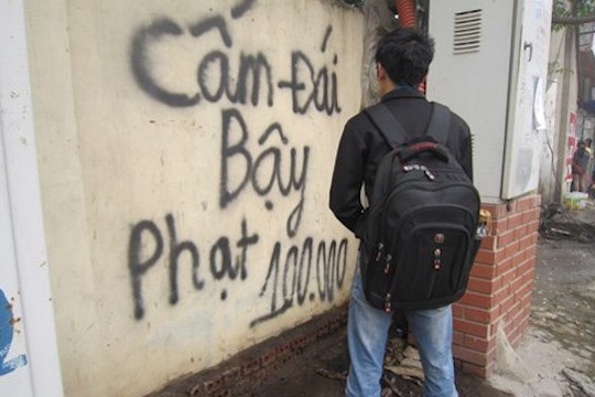 Lúng túng trong việc xử phạt hành vi “phóng uế” bừa bãi