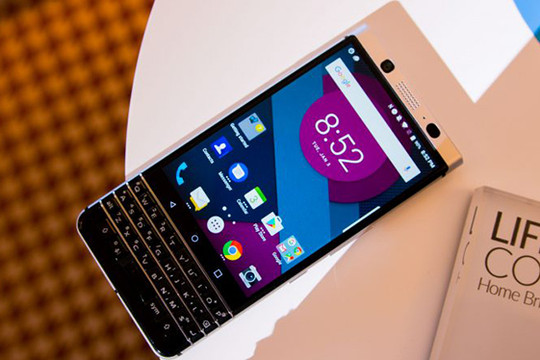 25/2, BlackBerry ra mắt điện thoại Android mới có bàn phím QWERTY