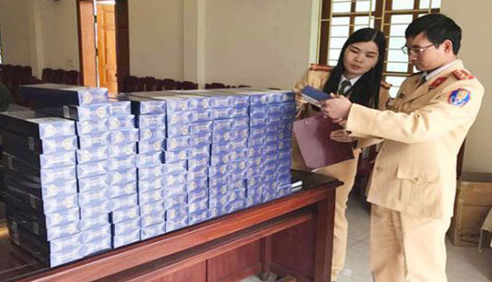 Thanh Hóa: Bắt giữ xe tải vận chuyển 1.220 bao thuốc lá nhãn hiệu 555