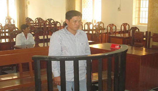 Đặt bẫy điện bắt chuột làm chết người