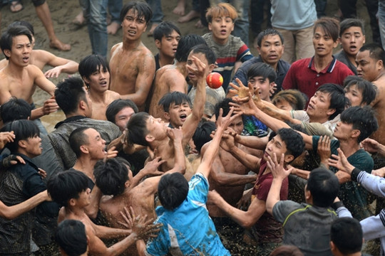 Lễ hội biến tướng: Nói dai, nói dài... nói nữa