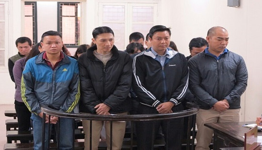 Hà Nội: Xét xử 16 bị cáo dùng chíp điện tử để gian lận xăng dầu