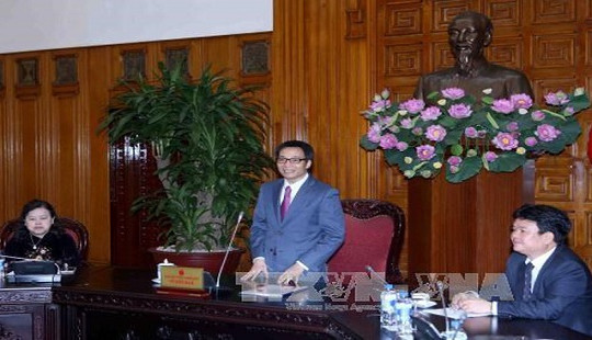 Phó Thủ tướng Vũ Đức Đam gặp mặt các thầy thuốc, chuyên gia y tế