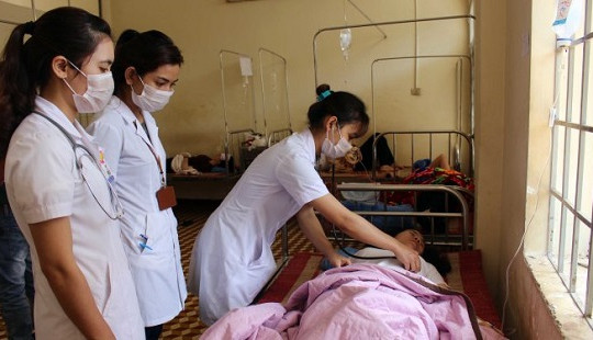 Đắk Lắk: 21 người ngộ độc sau khi ăn bánh mì kẹp thịt