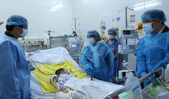 Ca ghép phổi đầu tiên: Sức khỏe bệnh nhi tiến triển tốt