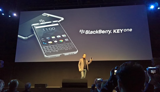 BlackBerry KEYone bàn phím QWERTY chính thức ra mắt, giá 549 USD