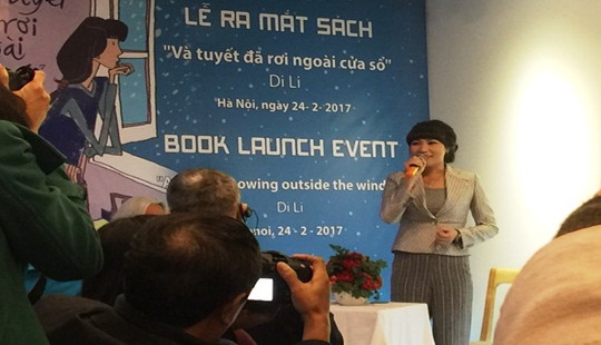 Nhà văn Di Li ra mắt sách “Và tuyết đã rơi ngoài cửa sổ”