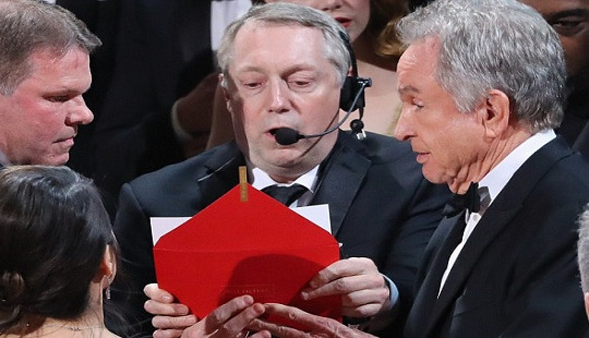 Oscar 2017 dính bê bối trao nhầm giải Phim hay nhất