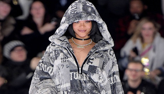 Vì sao những tín đồ thời trang thế giới mê mẩn Paris Fashion Week?
